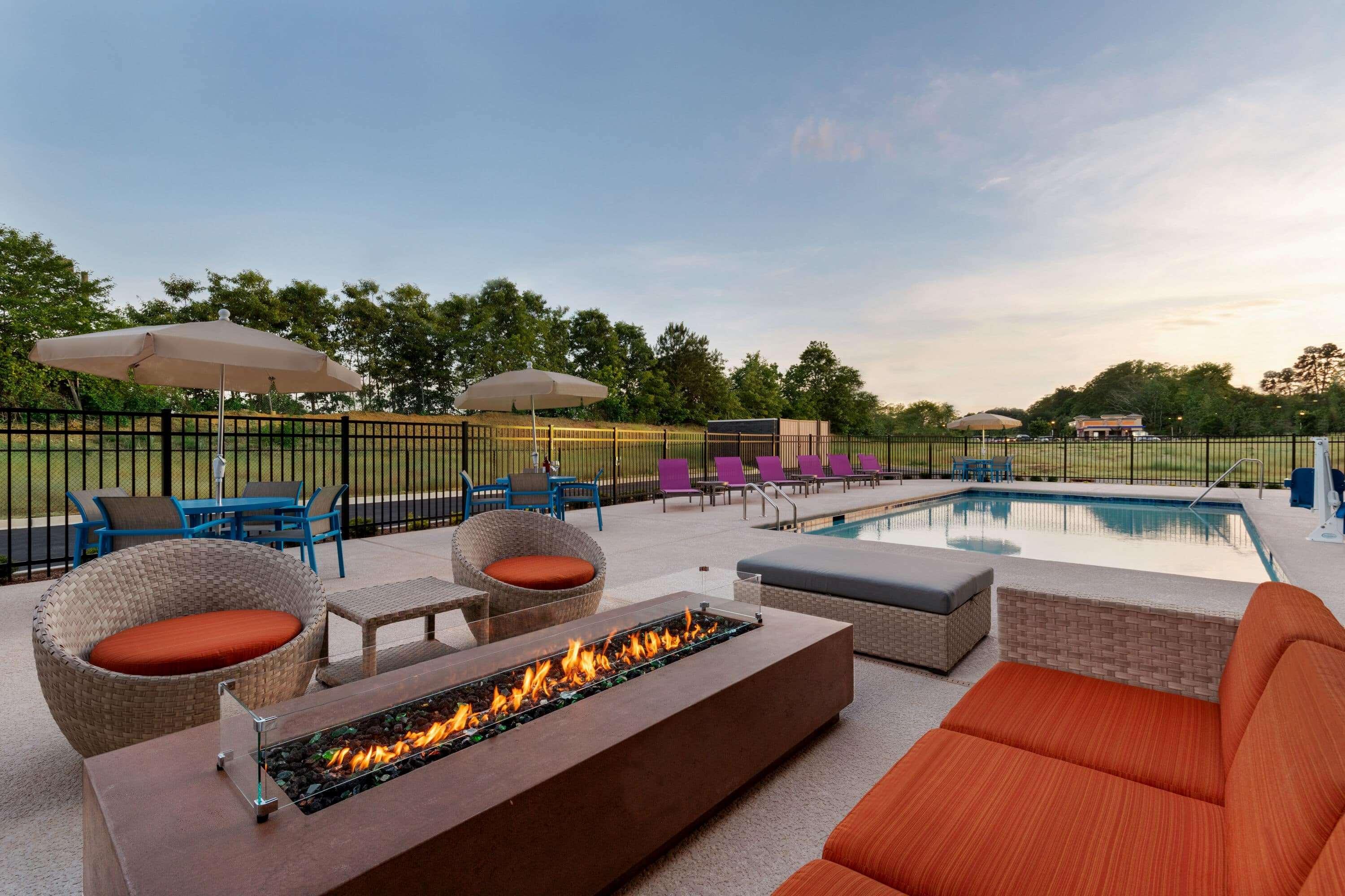 La Quinta Inn & Suites By Wyndham Braselton Exterior photo