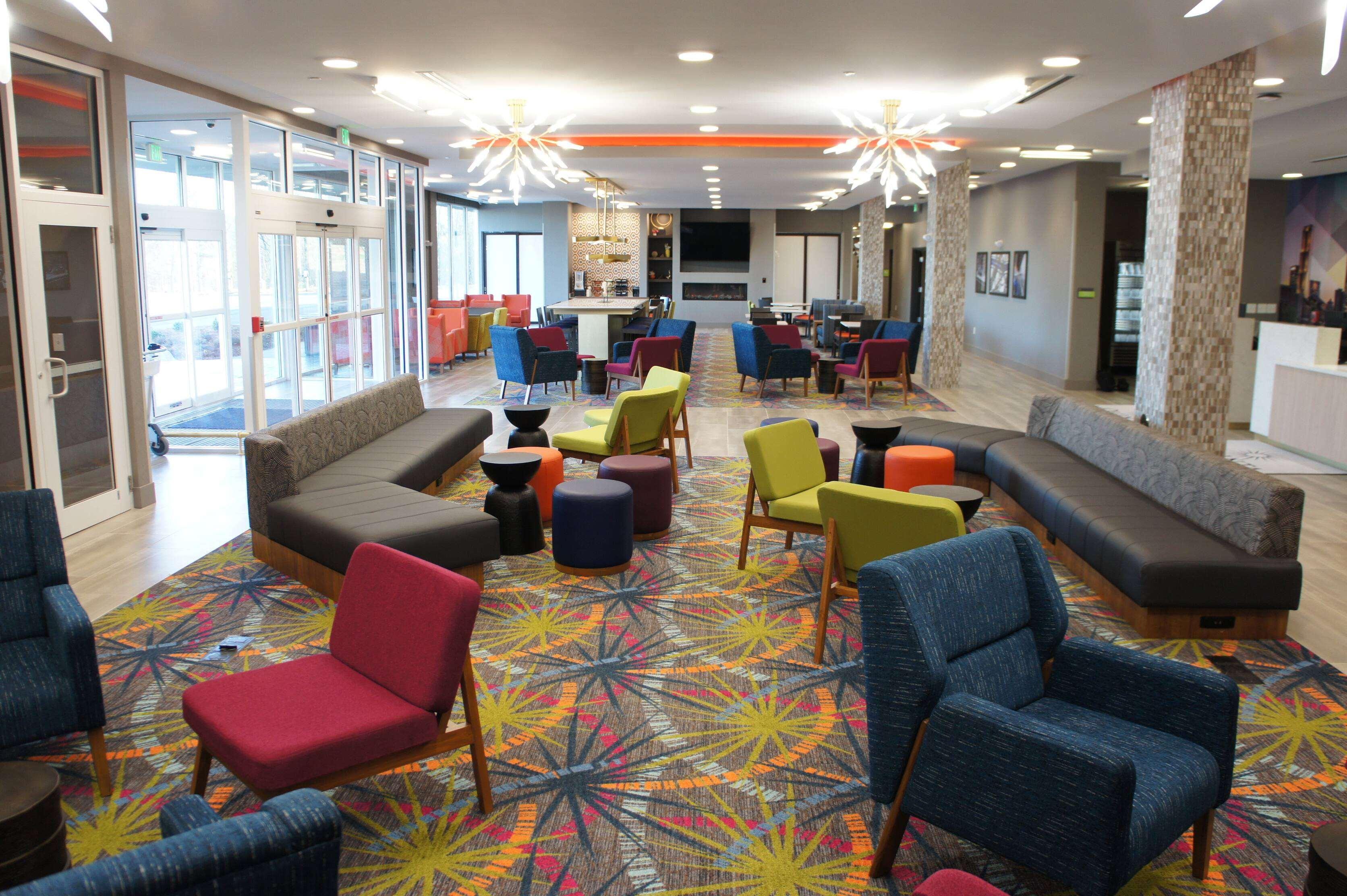 La Quinta Inn & Suites By Wyndham Braselton Exterior photo