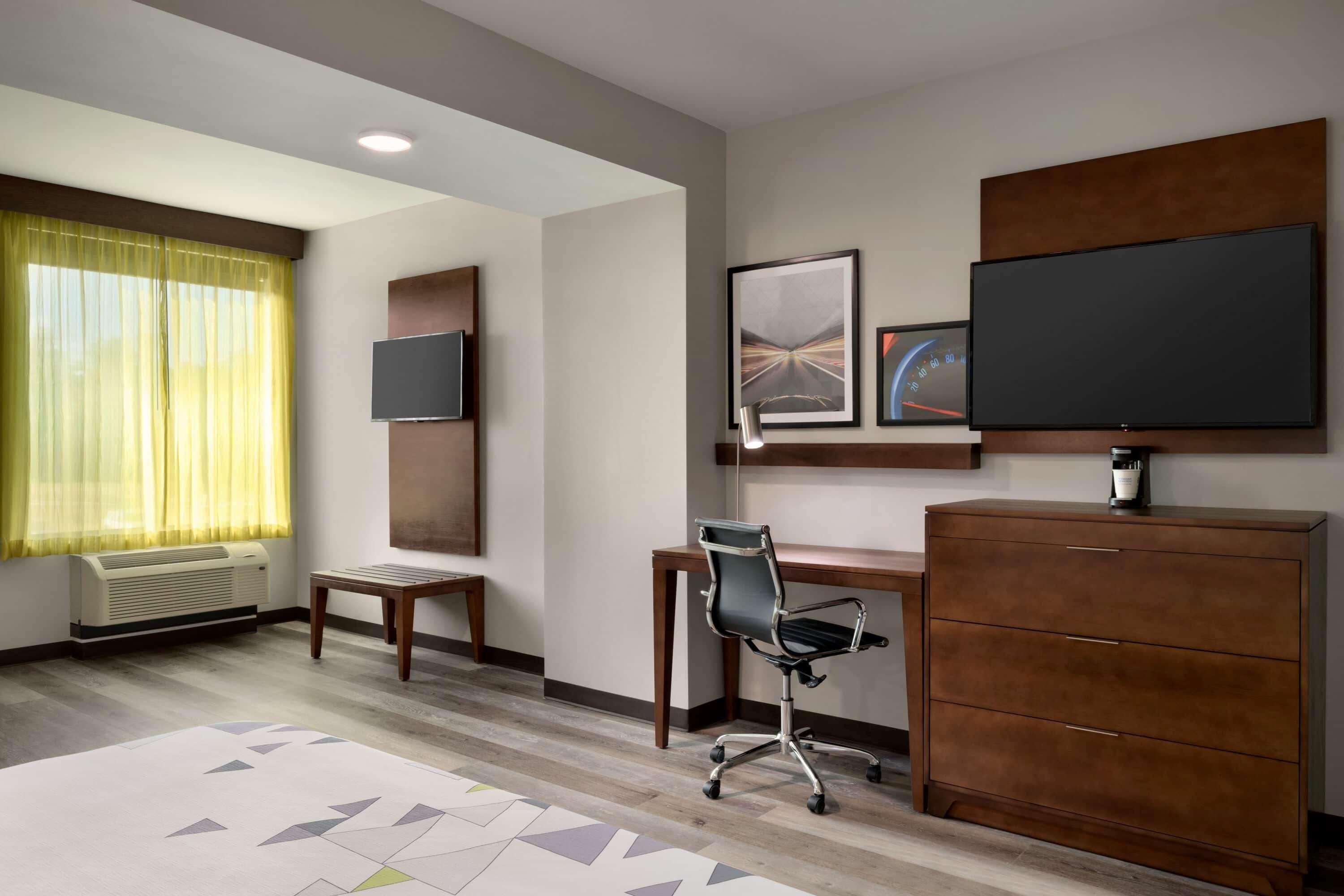 La Quinta Inn & Suites By Wyndham Braselton Exterior photo