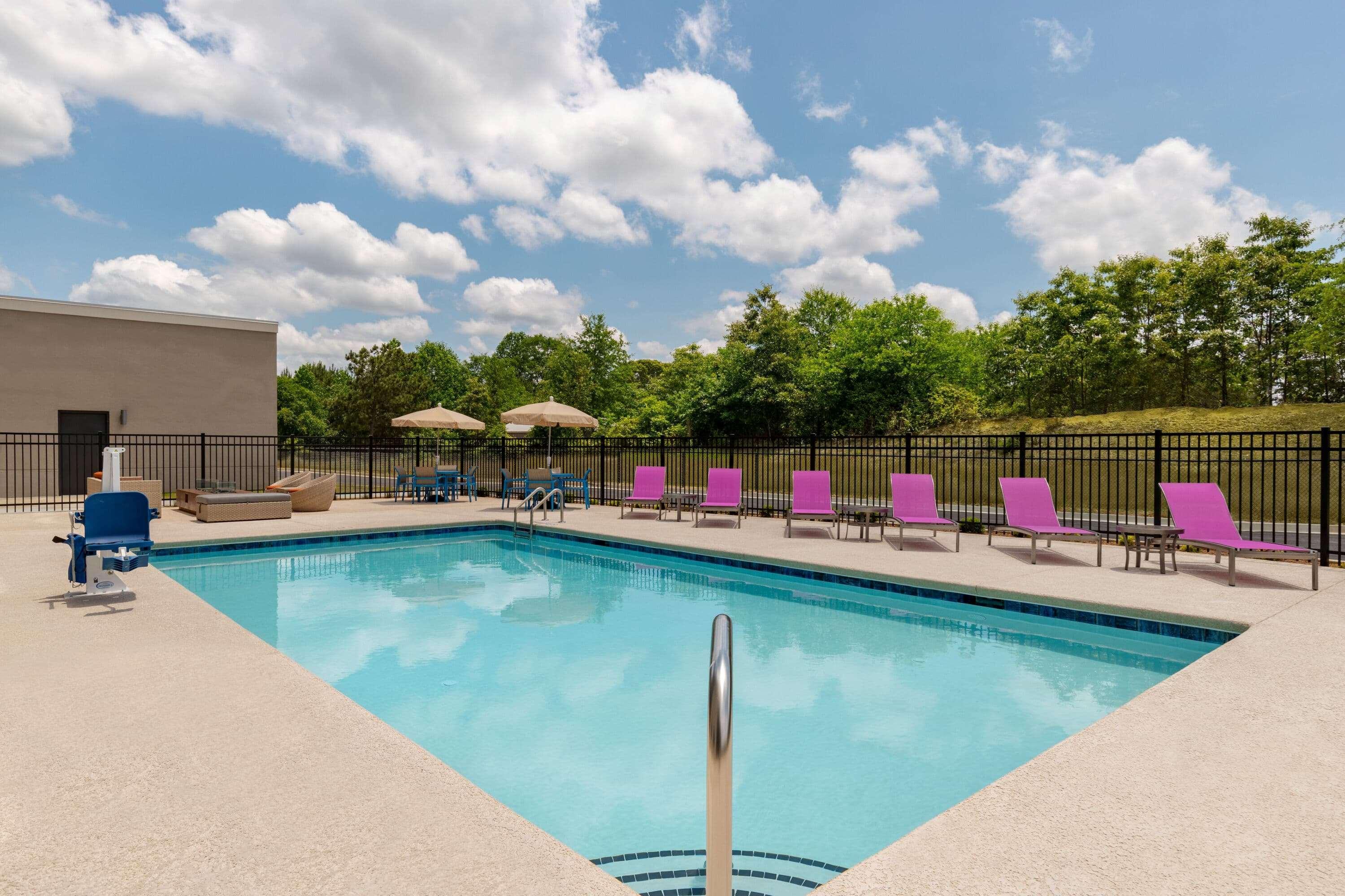 La Quinta Inn & Suites By Wyndham Braselton Exterior photo