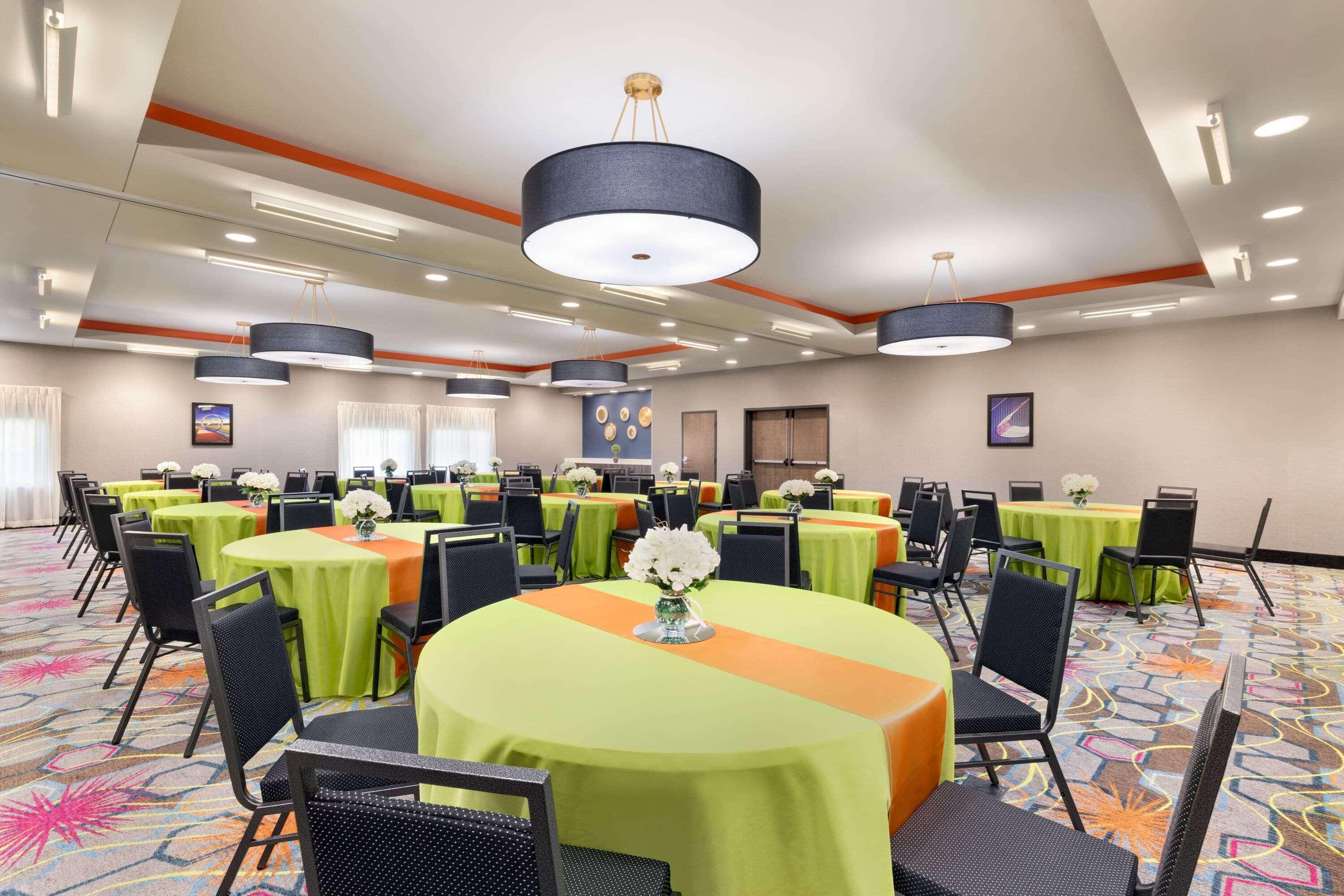 La Quinta Inn & Suites By Wyndham Braselton Exterior photo