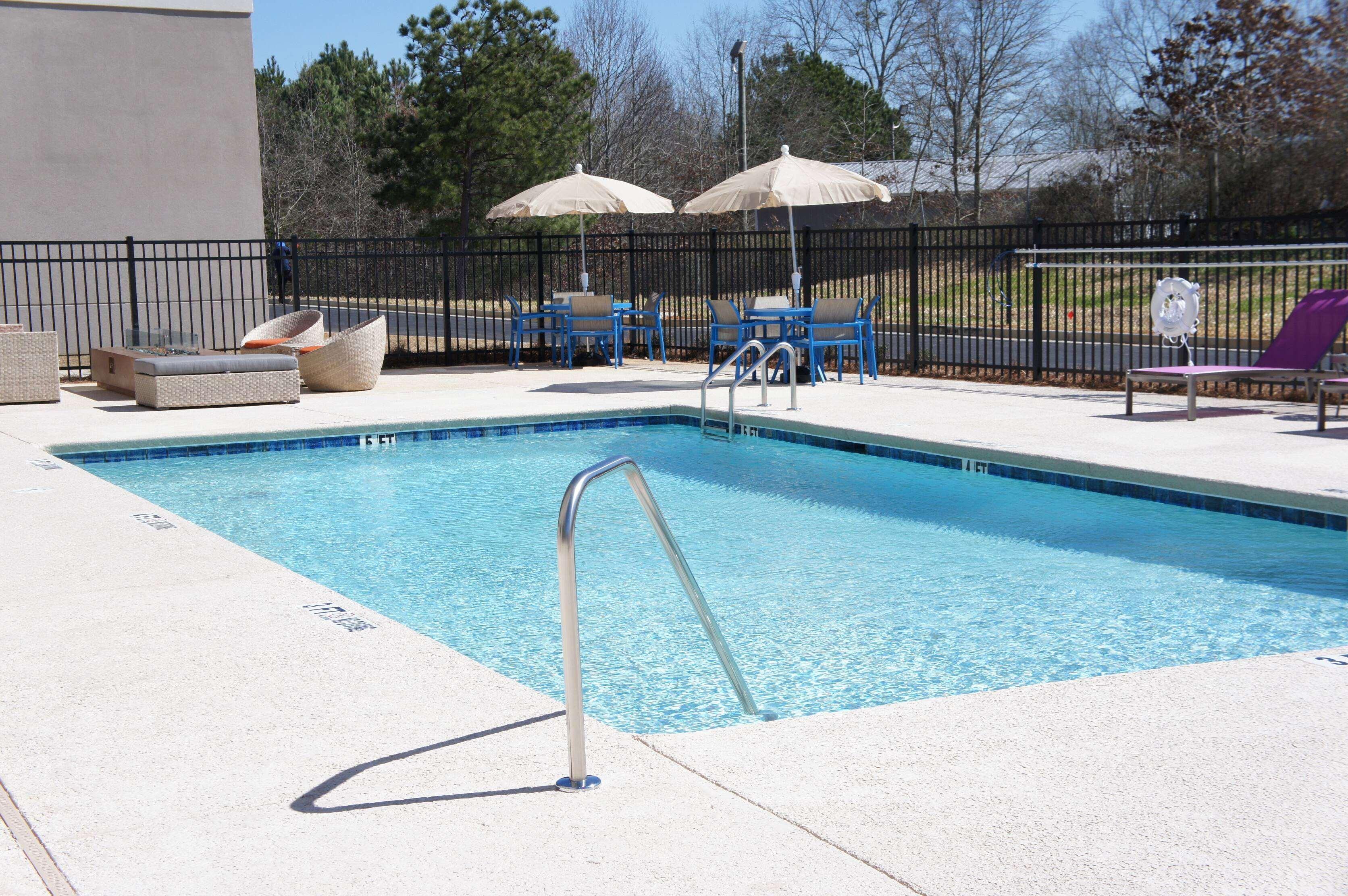 La Quinta Inn & Suites By Wyndham Braselton Exterior photo