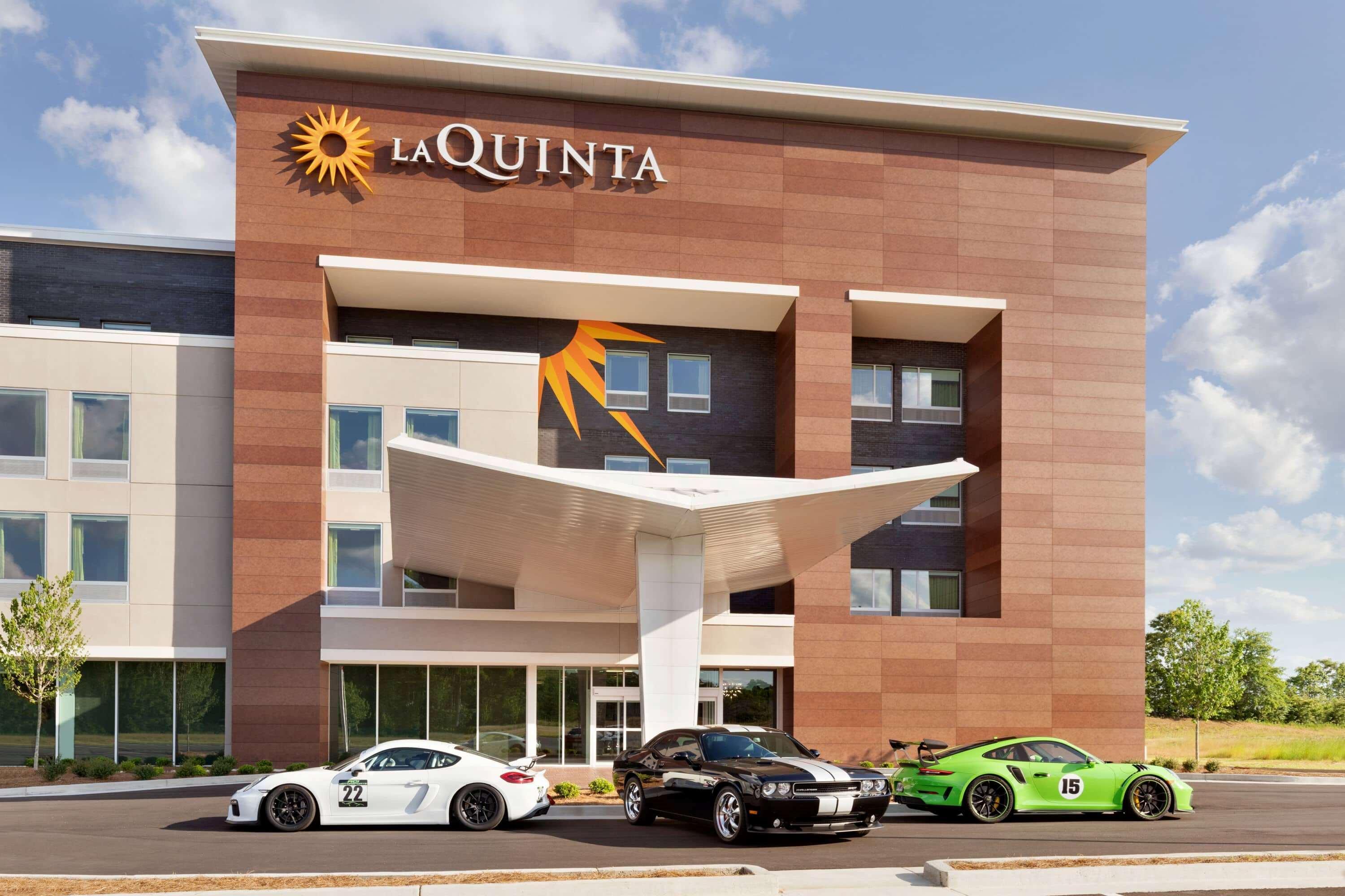 La Quinta Inn & Suites By Wyndham Braselton Exterior photo