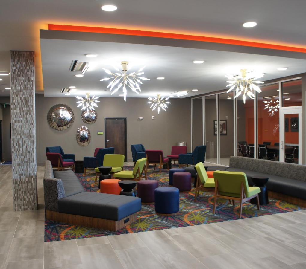 La Quinta Inn & Suites By Wyndham Braselton Exterior photo
