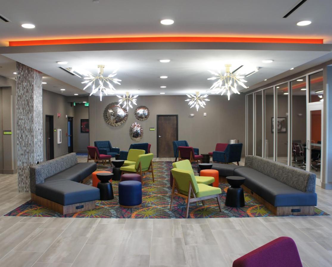 La Quinta Inn & Suites By Wyndham Braselton Exterior photo