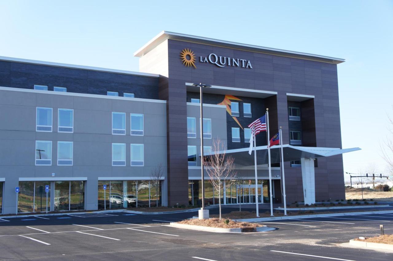 La Quinta Inn & Suites By Wyndham Braselton Exterior photo